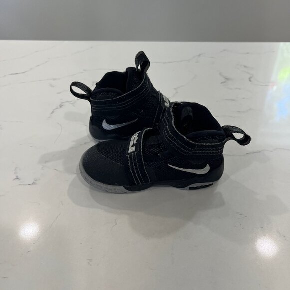 Nike Lebron Soldier IXTD Baby Gray Size 5C /11CM Basketball Trainers Velcro - Picture 5 of 10